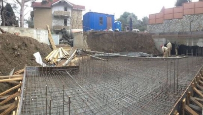 Фото заливки подготовительного слоя из фундамента из бетона М100