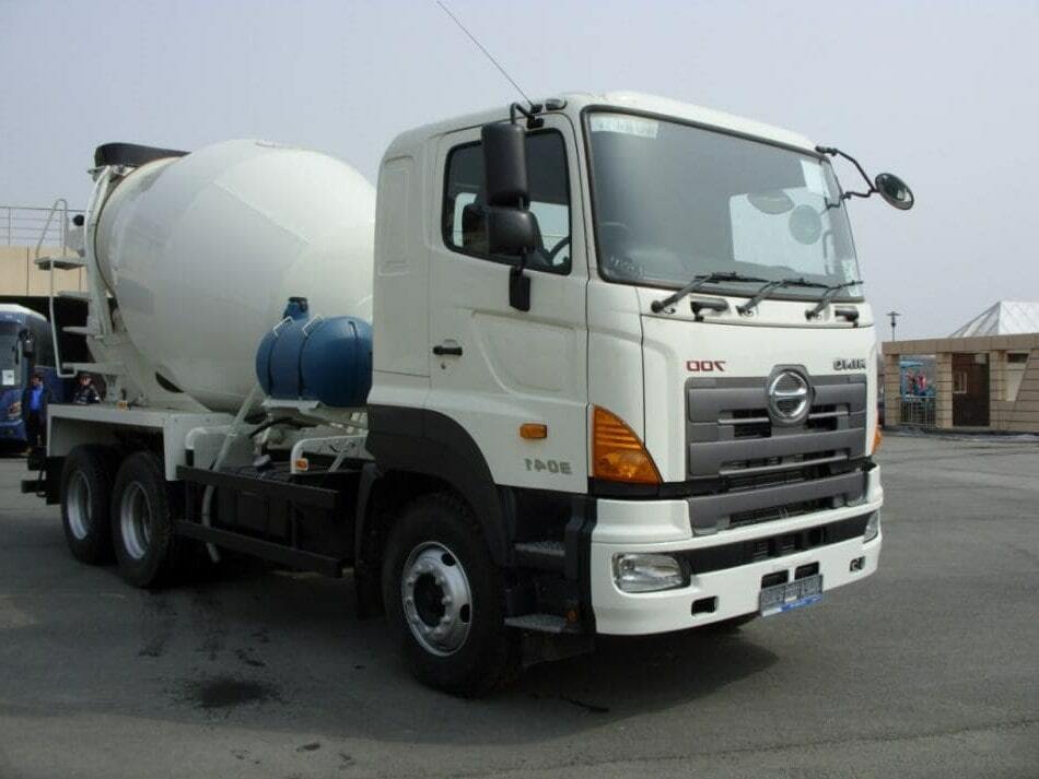 Фото автобетоносмесителя Hino