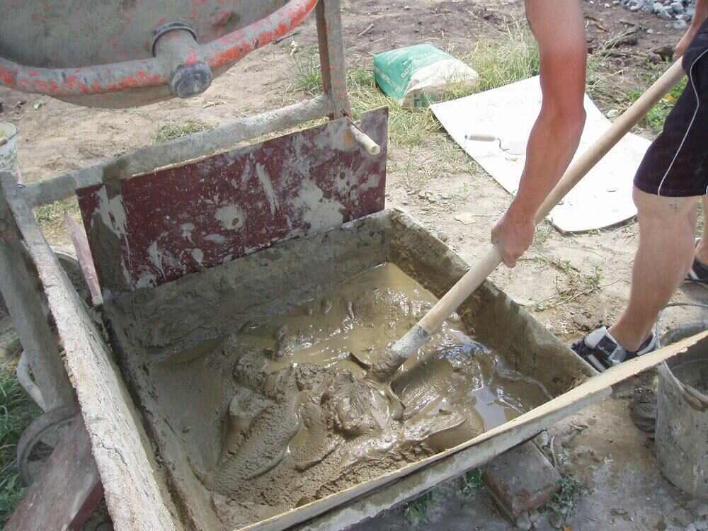 Фото процесса замешивания бетона своими руками